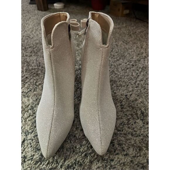 Beautiful sparkling pointed toe with Bow detail on back  zip up booties - Picture 11 of 16